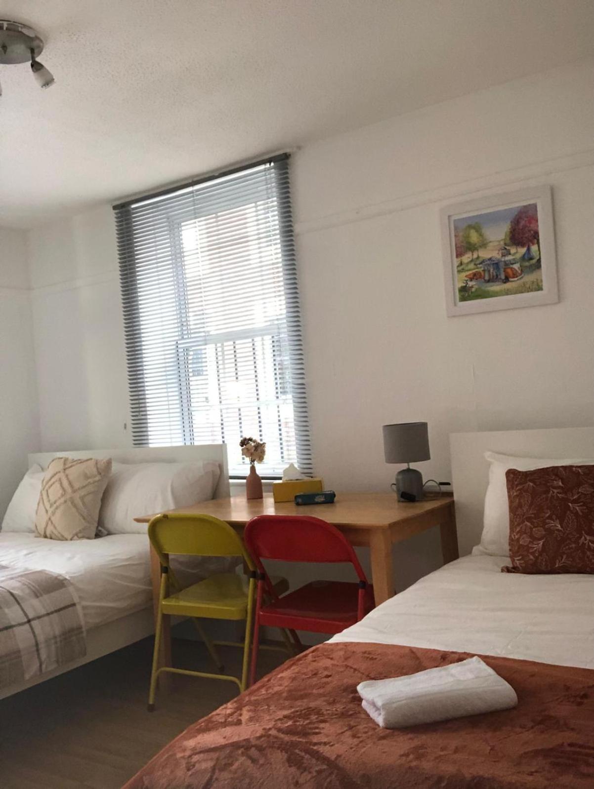 Comfy Private Bedrooms Near O2 Forum Kentish Town, Camden Homestay
