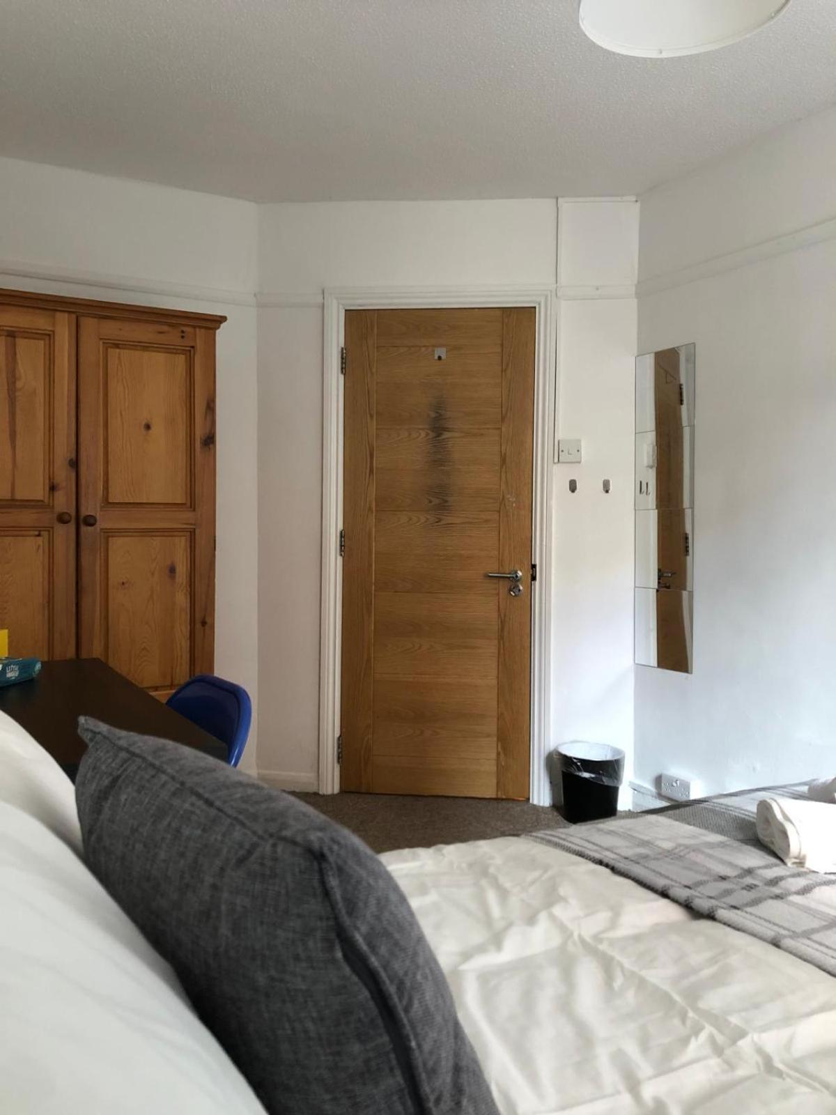 Comfy Private Bedrooms Near O2 Forum Kentish Town, Camden Homestay