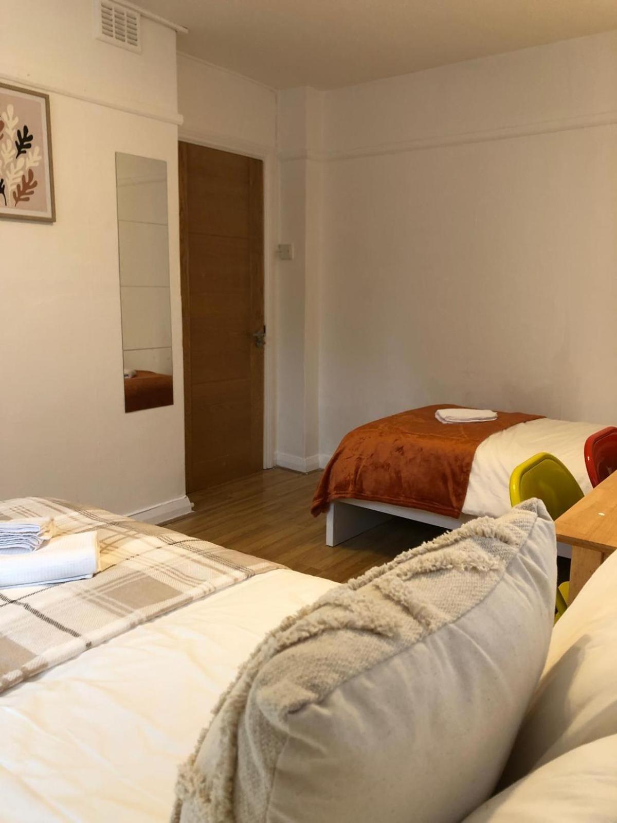 Comfy Private Bedrooms Near O2 Forum Kentish Town, Camden Homestay London
