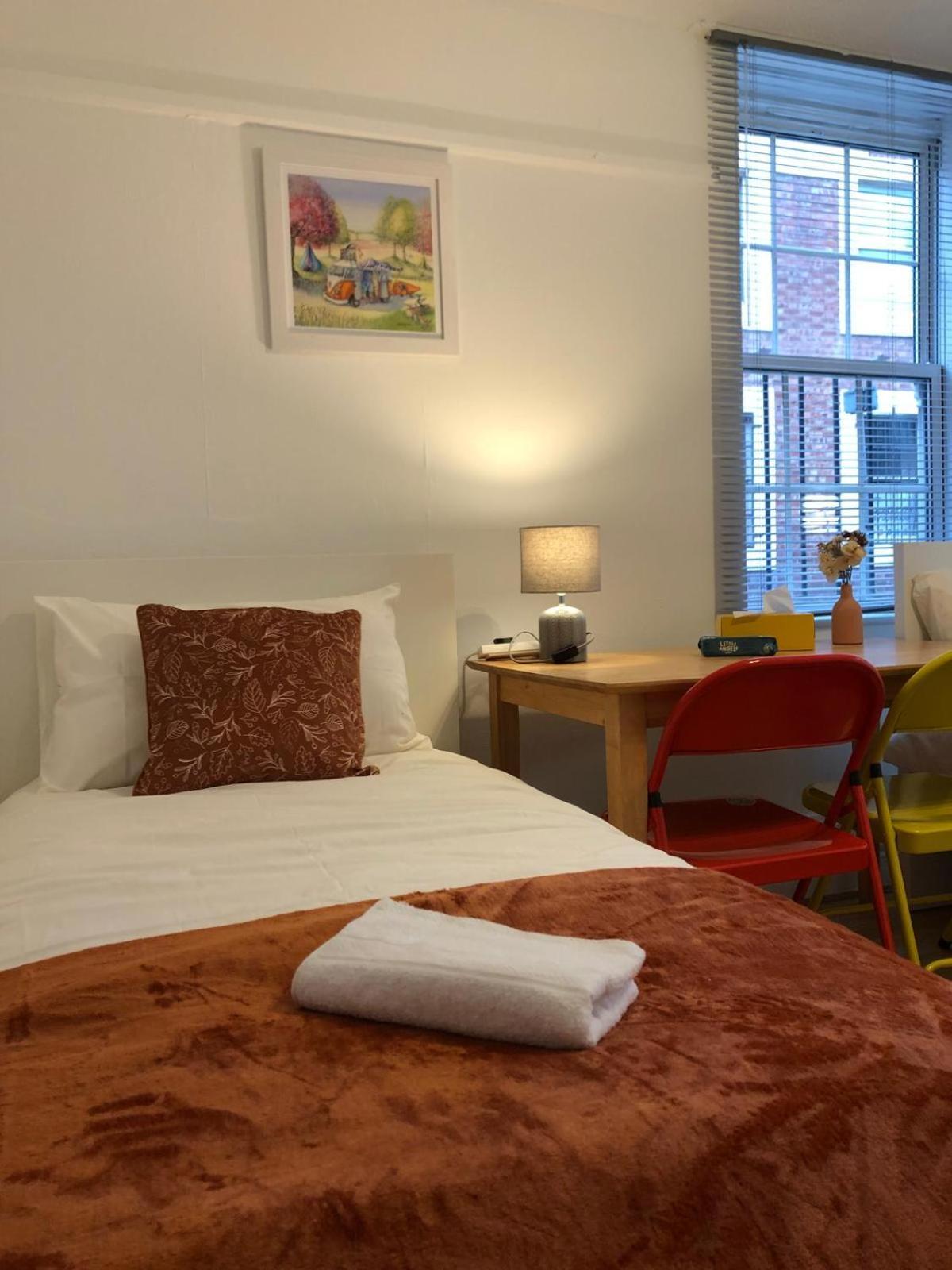 Homestay Comfy Private Bedrooms Near O2 Forum Kentish Town, Camden London