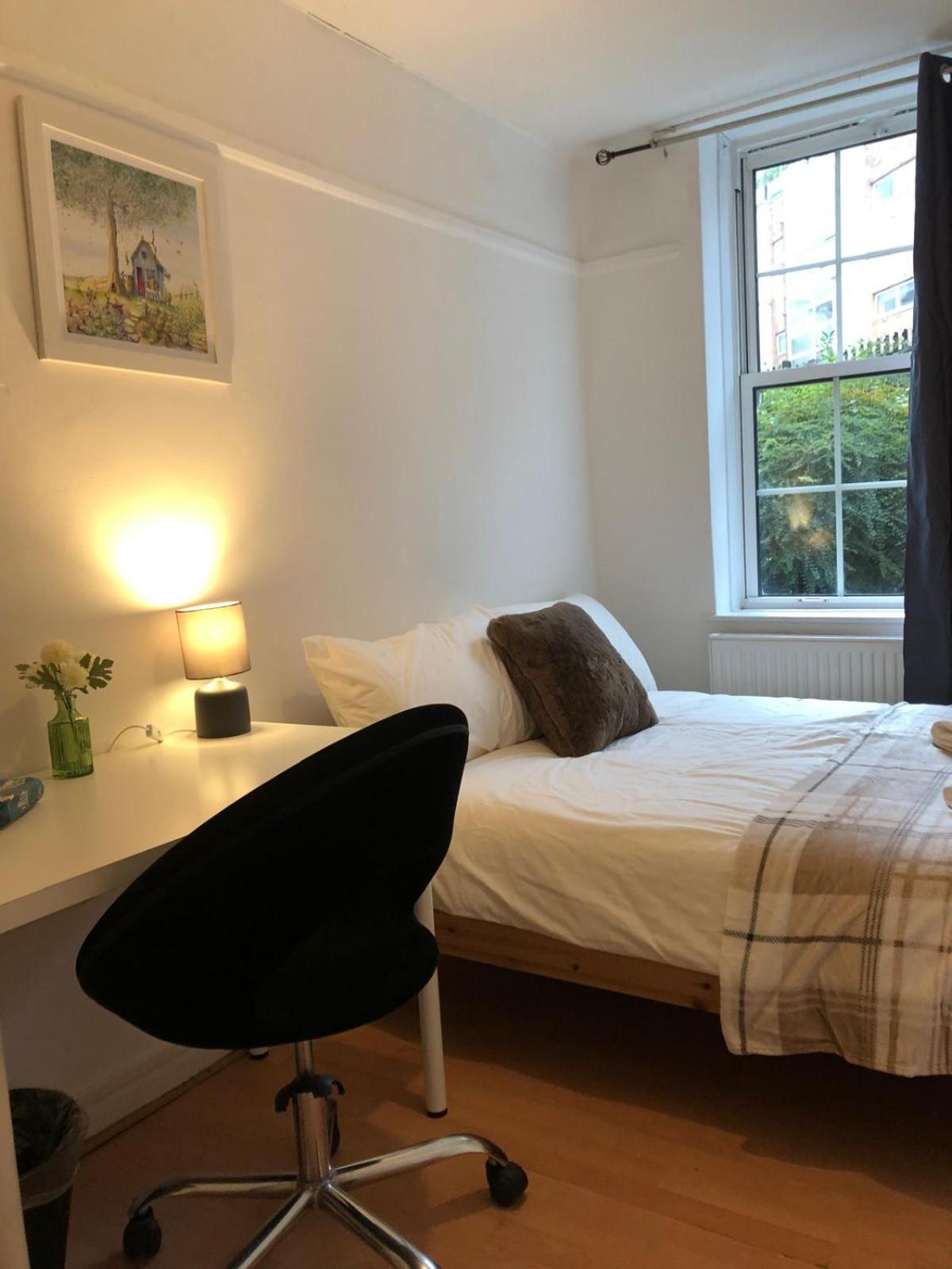 Comfy Private Bedrooms Near O2 Forum Kentish Town, Camden Homestay
