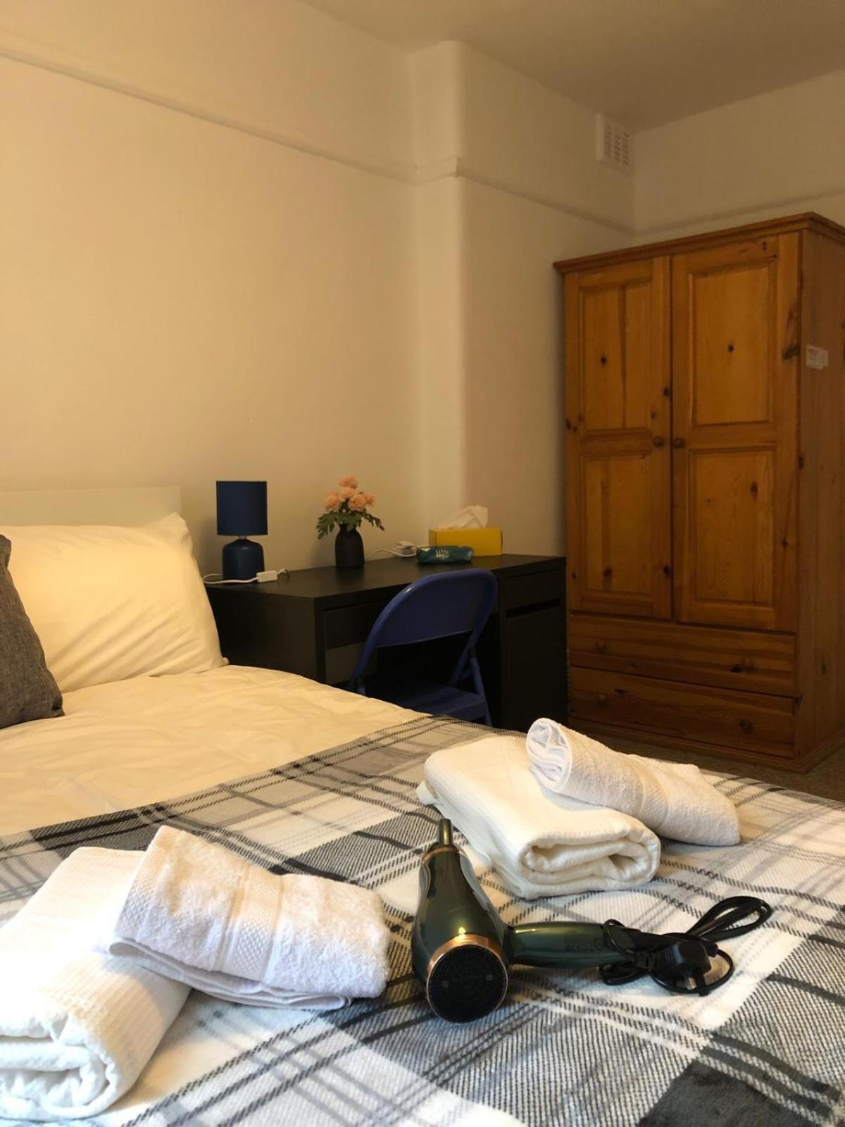 Homestay Comfy Private Bedrooms Near O2 Forum Kentish Town, Camden